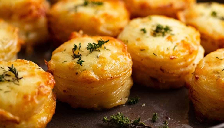 cheesy mini potato grating stacks,hunger struck,food
