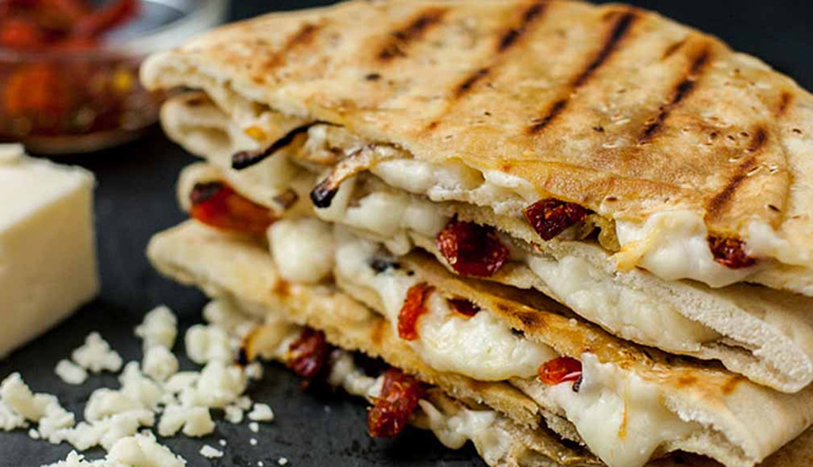 cheesy pita pockets,snacks recipe,cheese recipe,bread recipe,breakfast recipe