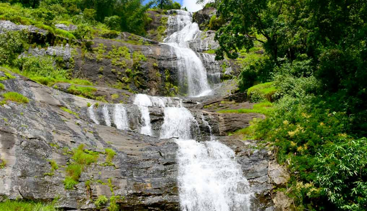 kerala waterfalls,famous waterfalls kerala,best waterfalls in kerala,top waterfalls to visit in kerala,kerala natural wonders,scenic waterfalls in kerala,kerala travel destinations,must-visit waterfalls kerala,kerala tourism attractions,kerala waterfall exploration