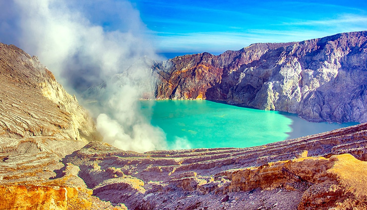 धरती का इकलौता ज्वालामुखी जो उगलता है नीला लावा, तेजाब की झील भी मौजूद kawah ijen volcano blue-lava,indonesia,volcano