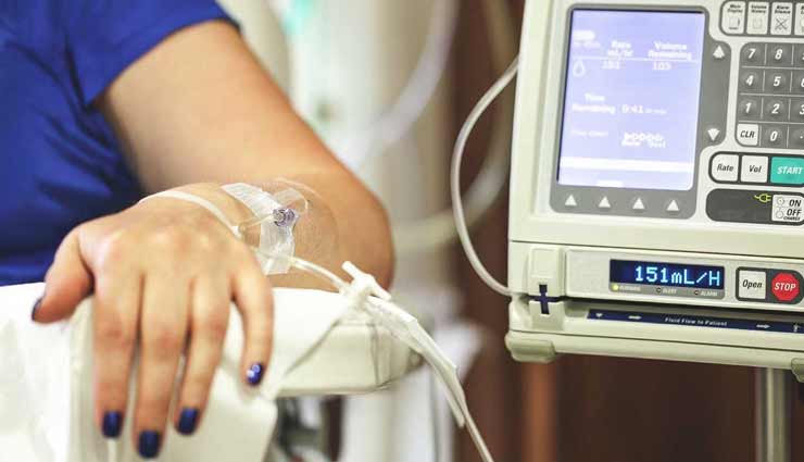 कैंसर बचाव में काम आने वाली कीमोथैरेपी भी कर रही आपको बीमार, जानें नुकसान