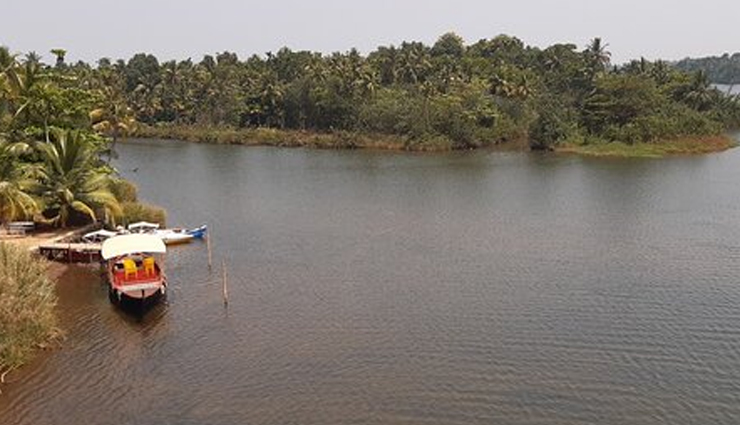 alleppey backwaters: venice of the east,kumarakom backwaters: natures paradise,kollam backwater cruise: a serene experience,vembanad lake: largest backwater in kerala,backwater houseboats: luxury on keralas waters,kuttanad backwaters: keralas rice bowl,ashtamudi lake: quaint backwater destination,backwater homestays in kerala: authentic experiences,bird watching in kerala backwaters,fishing villages along kerala backwaters