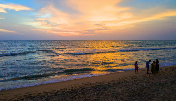 kochi beautiful beaches,fort kochi beach attractions,cherai beach tranquility,vypin beach scenic beauty,andhakaranazhi beach kerala,marari beach cleanest beach,kuzhupilly beach hidden gem,puthuvype beach serene retreat,alappuzha beach venice of the east,top beaches in kochi