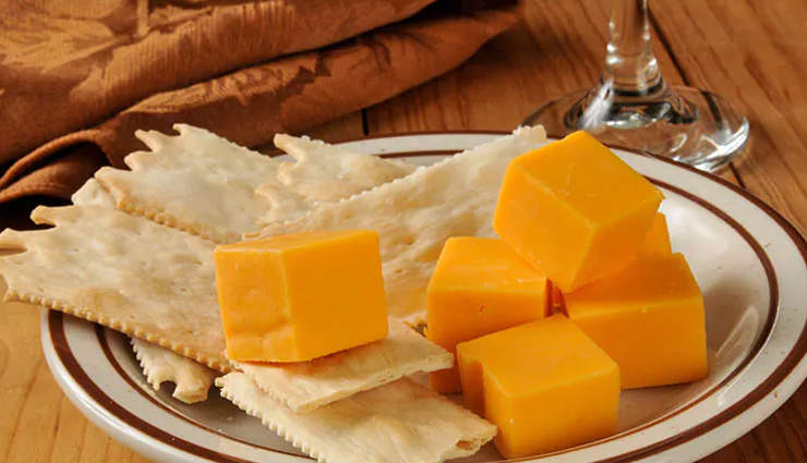 sleep,walnuts,Almonds,cheese and crackers,lettuce,kiwi,tuna,rice,yogurt,bananas,cherry juice,food for sleep,Health tips,fitness tips