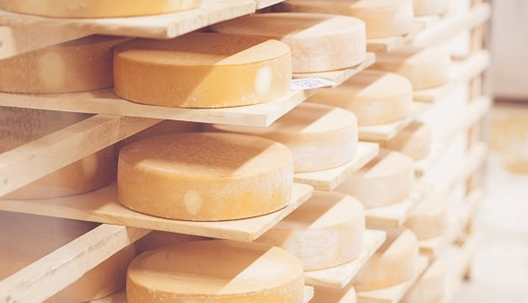 clearer skin,juice,cow milk cheese,canned soup,chips and wafers,soft drinks and colas,Alcohol,food to avoid for clear skin,skin care tips,beauty tips,summer beauty tips