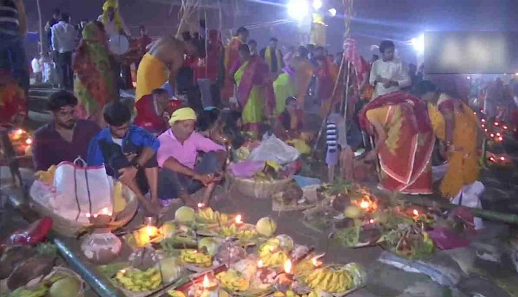 chhath puja 2021,chhath puja,devotees,arghya,rising sun,chhath puja photos,chhath puja news