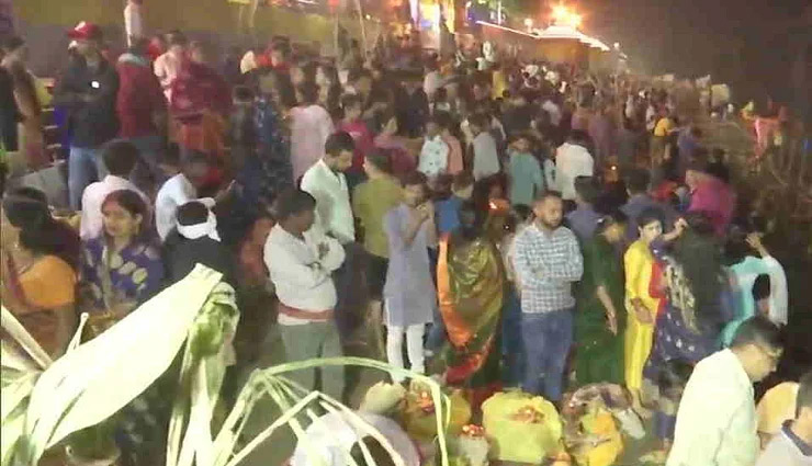 chhath puja 2021,chhath puja,devotees,arghya,rising sun,chhath puja photos,chhath puja news