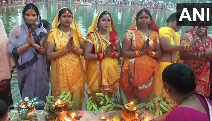 chhath puja 2021,chhath puja,devotees,arghya,rising sun,chhath puja photos,chhath puja news ,छठ पूजा, श्रद्धालुओं, सूर्य, अर्घ्य