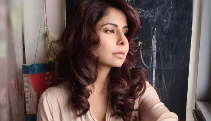2 News : इस एक्ट्रेस के बालों में लगी आग, वीडियो शेयर कर दी अपडेट, घर लौटीं काजोल की मां तनुजा
