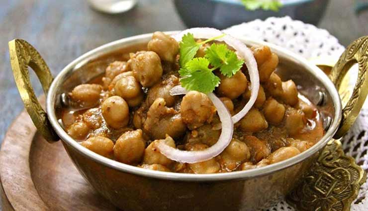 लॉकडाउन रेसिपी : इस तरह बनाए छोले कि सभी करेंगे तारीफ़