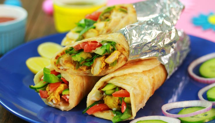 स्नैक्स के रूप में आजमाइए 'चिकन काठी रोल', जानें बनाने का आसान तरीका #Recipe
