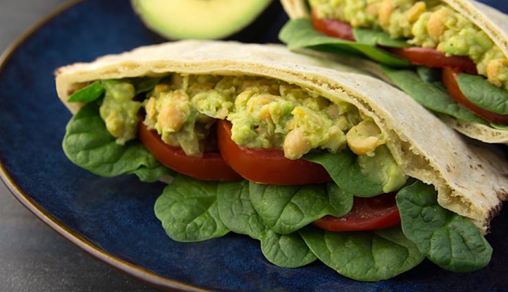 sandwiches to loos weight,recipe of healthy sandwiches,pb & b sandwich,berry and almond butter sandwich,grilled chicken sandwich,taco salad sandwich,chickpea spinach sandwich