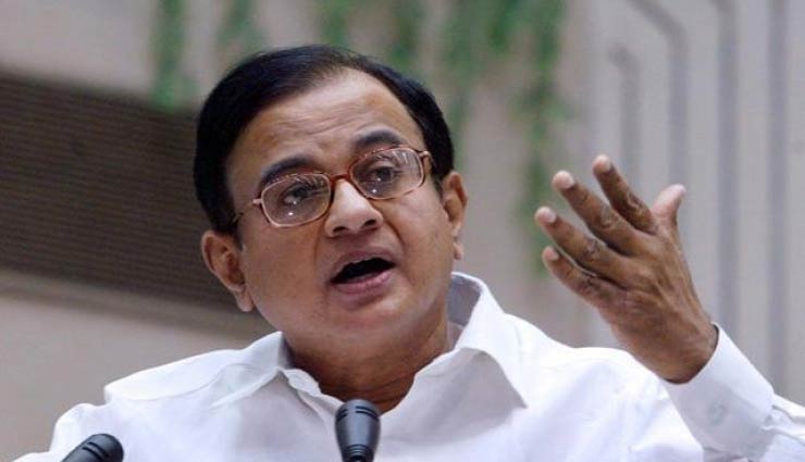 पेट्रोल की कीमत 25 रुपये प्रति लीटर तक कम की जा सकती हैं, लेकिन सरकार नहीं दे रही है राहतः चिदंबरम