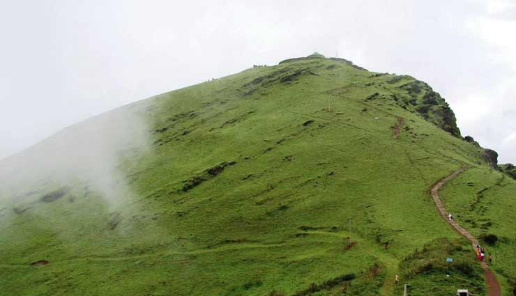 trekking in chikmagalur,chikmagalur,places for trekking in chikmagalur,mullayanagiri trek,kudremukh trek,kemmanagundi trek,agumbe ghat or narasimha parvatha trek,kurinjal trek