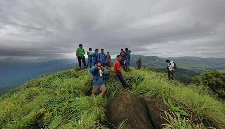 trekking in chikmagalur,chikmagalur,places for trekking in chikmagalur,mullayanagiri trek,kudremukh trek,kemmanagundi trek,agumbe ghat or narasimha parvatha trek,kurinjal trek