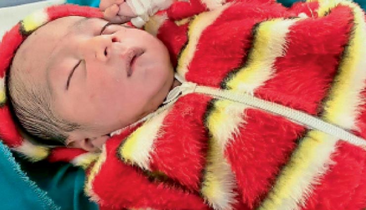 बीकानेर : ये कैसी निर्दयता, झाड़ियों में मिला बिना कपड़ों के नवजात, नीला पड़ा पूरा शरीर