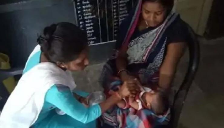 उत्तरप्रदेश : झाड़ियों में पड़ी मिली 15 दिन की नवजात बच्ची, रोने की आवाज से हुआ था खुलासा