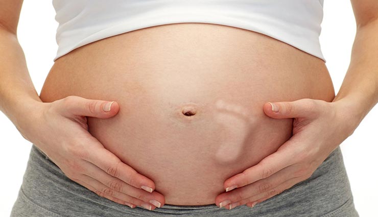 आखिर क्यों माँ के गर्भ में पल रहा बच्चा मारता है लात, शायद ही जानते होंगे आप इसका राज