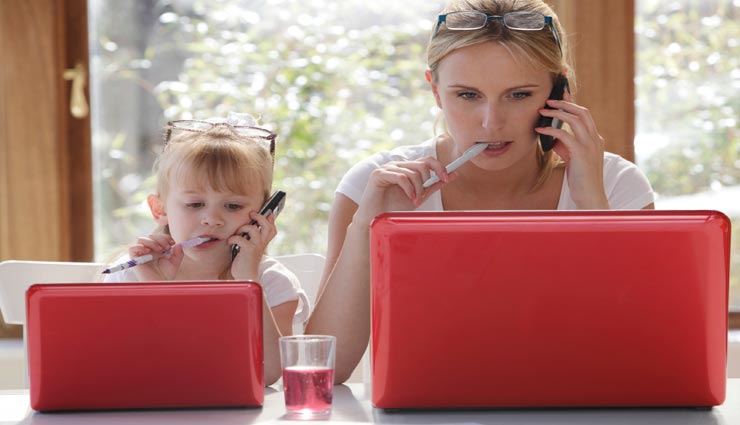 कहीं आपसे ही तो गलत आदतें नहीं सीख रहें हैं बच्चे, जरूर दें इन बातों पर ध्यान