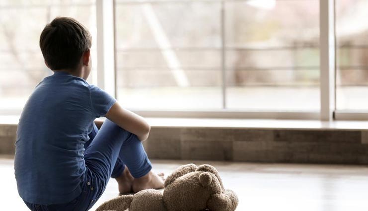 बच्चों के डिप्रेशन का कारण बनते हाइपर पैरेंटिंग के ये 3 दबाव, समझे और लाए बदलाव