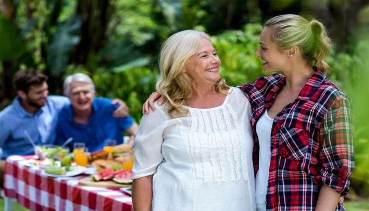 मां के दिल को तकलीफ पहुंचाते हैं ये 4 काम, जानें और बचें इनसे 