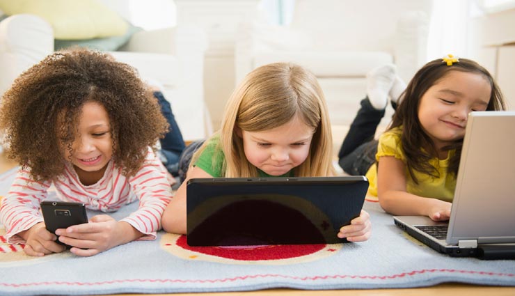 इस डिजिटल युग में लाना होगा बच्चों की परवरिश में बदलाव, बंदिश लगाने की जगह बरतें सावधानियाँ