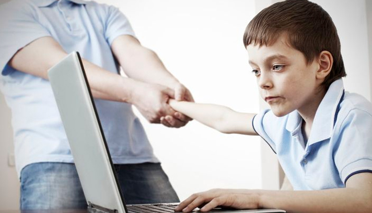 symptoms of social media addiction,child social media addiction,child care tips,parenting tips,relationship tips,family care tips