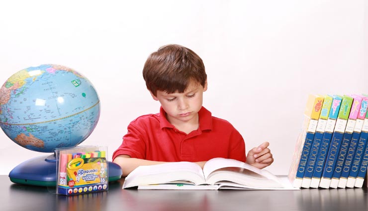 नहीं लग पा रहा बच्चों का पढ़ाई में मन, जरूर आजमाकर देखें ये वास्तु उपाय