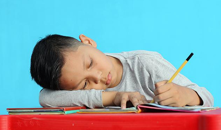 क्या आपके बच्चे का भी नहीं लगता हैं पढ़ाई में मन, लें इन तरीकों की मदद does your child also do not feel like studying take help of these methods,mates and me,relationship tips