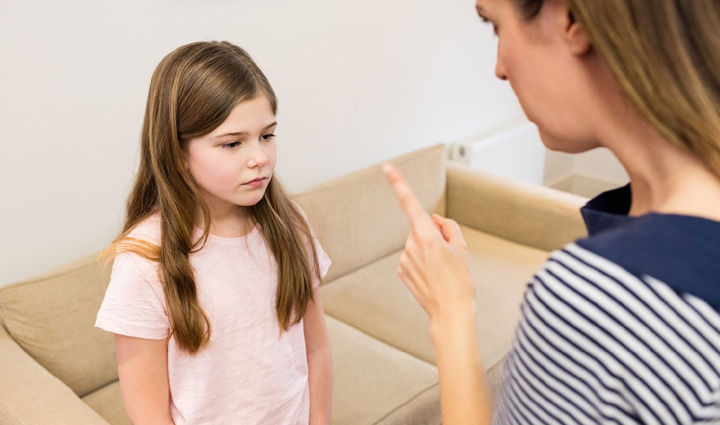 बच्चों के लिए घातक बन सकती हैं हाईपर पेरेंटिंग, जानें इसके नुकसान hyper parenting can become fatal for children know its disadvantages,mates and me,relationship tips