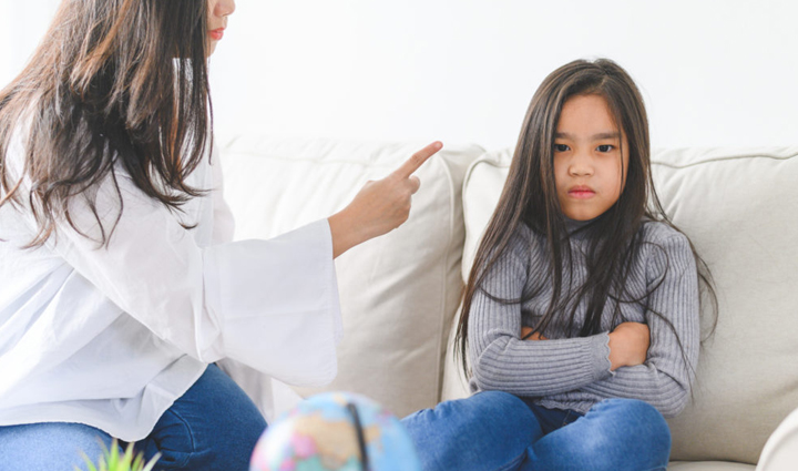 बच्चों के लिए घातक बन सकती हैं हाईपर पेरेंटिंग, जानें इसके नुकसान hyper parenting can become fatal for children know its disadvantages,mates and me,relationship tips