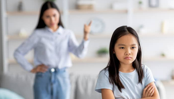 पेरेंट्स के व्यवहार से जुड़ी ये आदतें ही करती हैं बच्चों को उनसे दूर, लाएं इनमें बदलाव these habits related to the behavior of the parents keep the children away from them bring changes in them,mates and me,relationship tips