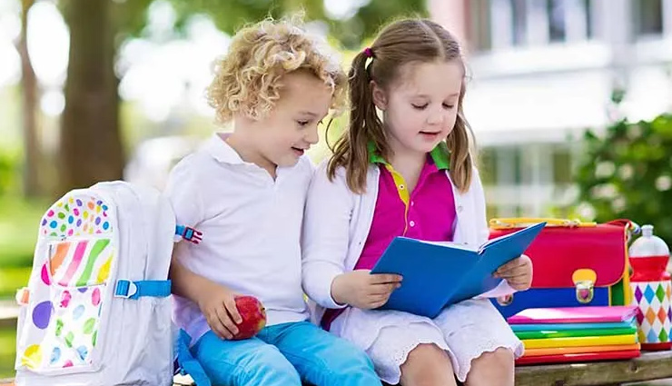 स्कूल भेजने से पहले बच्चों को सिखाएं ये जरूरी बातें, नहीं आएगी उन्हें कोई परेशानी 