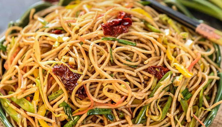 chilli garlic noodles,chilli garlic noodles recipe,noodles recipe,recipe,breakfast recipe,recipe for kids