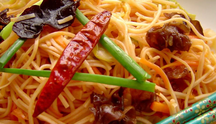 chilli garlic noodles,chilli garlic noodles recipe,noodles recipe,recipe,breakfast recipe,recipe for kids