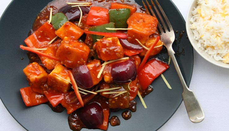 इस सुहाने मौसम में घर बैठे उठाए रेस्टोरेंट स्टाइल मसालेदार चिली पनीर का लुत्फ #Recipe