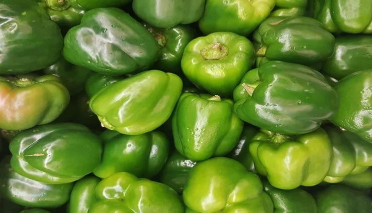 आखिर क्यों सड़क पर फेंकनी पड़ी 24 लाख रुपए की शिमला मिर्च