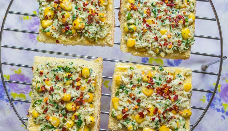 chilli cheese corn toast recipe,corn and cheese toast,spicy corn toast,easy corn toast recipe,vegetarian toast recipe,healthy corn toast,corn toast for breakfast,chilli cheese toast with corn,quick and easy toast recipe,delicious corn toast with cheese and chilli