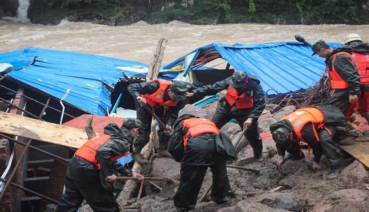 चीन में बारिश का कहर जारी, बाढ़ की वजह से हो गई 12 लोगों की मौत 