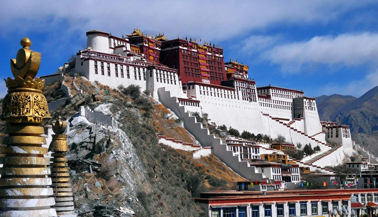 china,places to visit in china,tourist attraction in china,hongcun village,huangshan,potala palace,longji terraces,hanging monastery,leshan