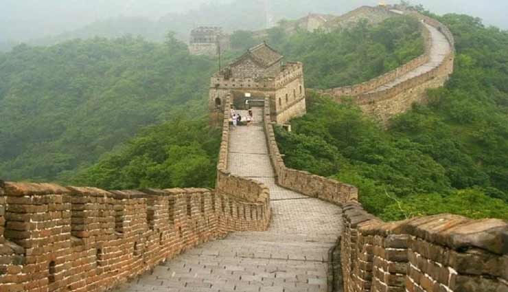 weird news,weird information,china wall,worlds largest cemetery ,अनोखी खबर, अनोखी जानकारी, चीन की दीवार, दुनिया का सबसे बड़ा कब्रिस्तान