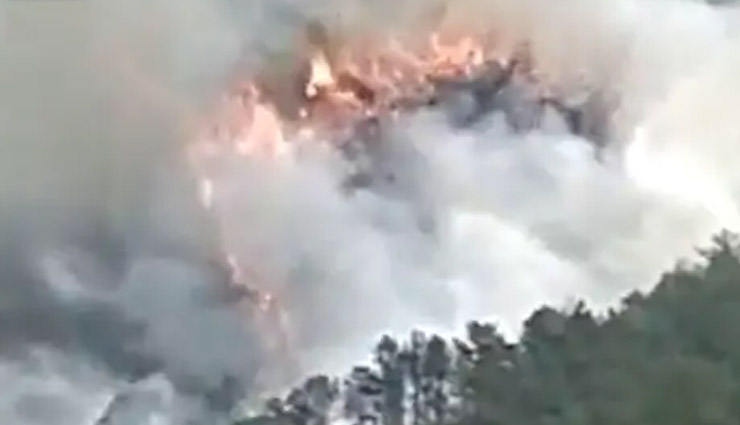 चीन प्लेन क्रैश: 2 मिनट में 30,000 फीट नीचे आया बोइंग 737, गुवांग्शी की पहाड़ियों में गिरते ही लगी आग 