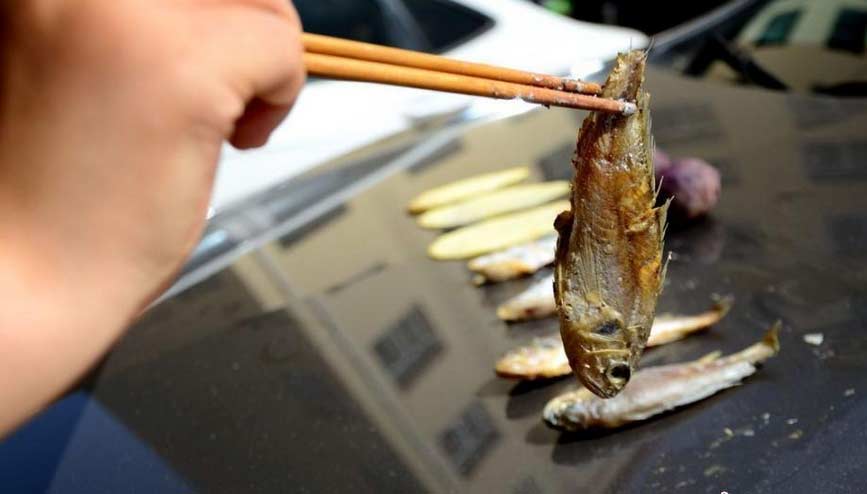 china,binzhou,woman,fries fish,car hood,weird story