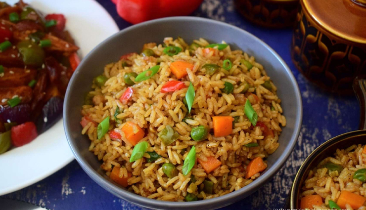 बचे हुए चावल से भी तैयार हो सकता हैं बेहतरीन नाश्ता, बनाएं चटपटा फ्राइड राइस #Recipe