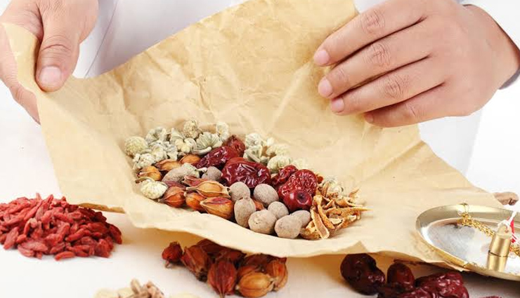 5 Chinese Herbs To Treat Hair Fall