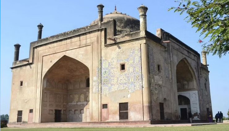 agra,tourist places in agra,holidays in agra,uttar pradesh,places to visit in agra,holidays,travel guide,travel tips