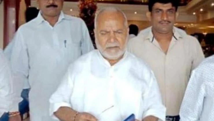 bjp leader chinmayanand,chinmayanand,chinmayanand to be stripped off his saint-hood,news,sexual harassment of a law student,akhil bhartiya akhara parishad