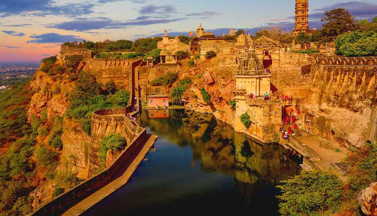 indian forts,tourism,agra,agra fort,red fort,delhi,himachal pradesh,gwalior fort,chittorgarh fort,kila,kumbhalgarh fort,rajasthan,mehrangarh fort,travel,holidays,travel guide,india tourism