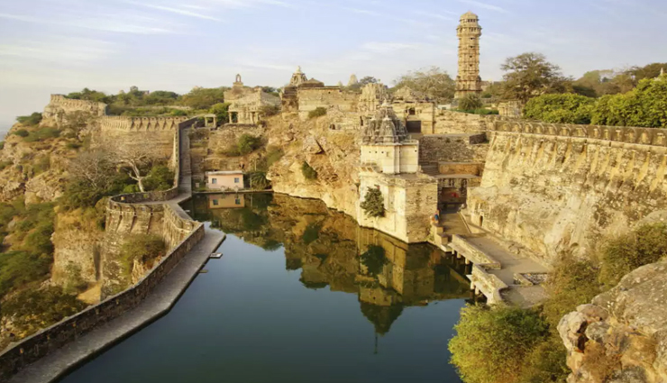 दिवाली पर करना चाहते हैं ऐतिहासिक सफ़र, करें भारत के इन विशाल किलों की सैर tourist places,largest forts in india,diwali 2021