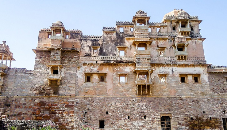 chittorgarh fort attractions,things to do in chittorgarh,visit chittorgarh fort,chittorgarh fort history,rajasthan fort tours,chittorgarh fort sightseeing,chittorgarh travel guide,historical sites in rajasthan,rajputana heritage,must-visit places in chittorgarh